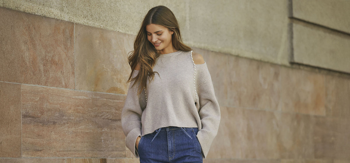 Ontdek de knitwear trends FW25/26 bij Boetiek Aniek: chunky sweaters, matching sets, kabel- & rib knits in warme kleuren.