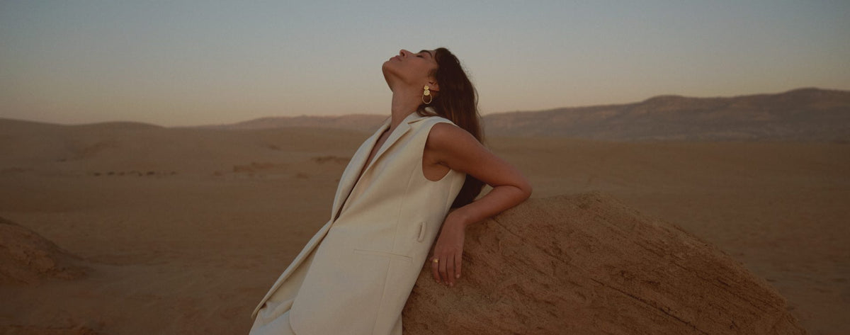 de nieuwe collectie van Grace & Mila. Van trendy gilets tot elegante jurken en accessoires, de nieuwe dameskledingcollectie van Grace & Mila heeft het allemaal. Shop online de nieuwe collectie bij Boetiek Aniek.