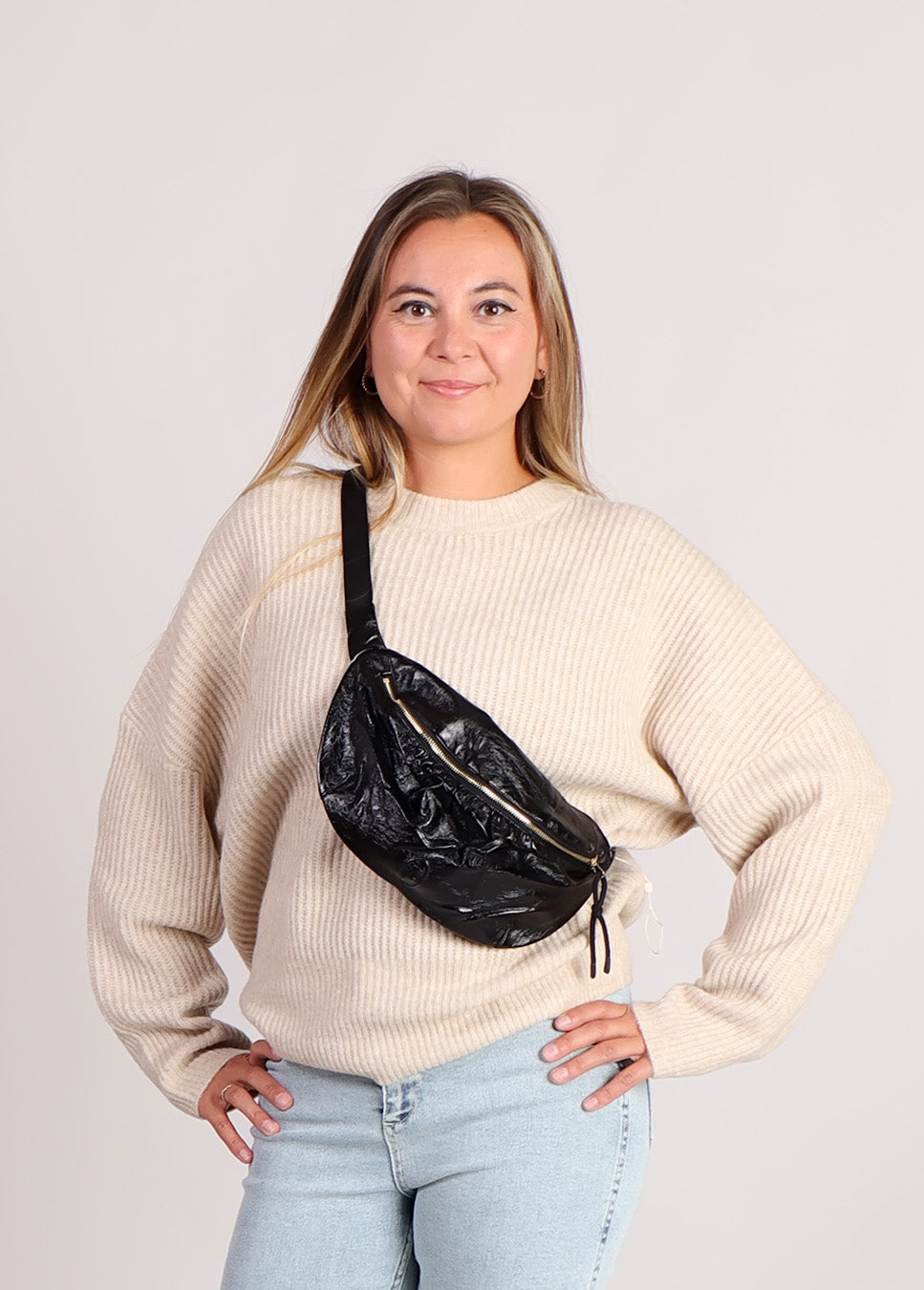 FRNCH Satie lakleren bumbag tas zwart voorkant model