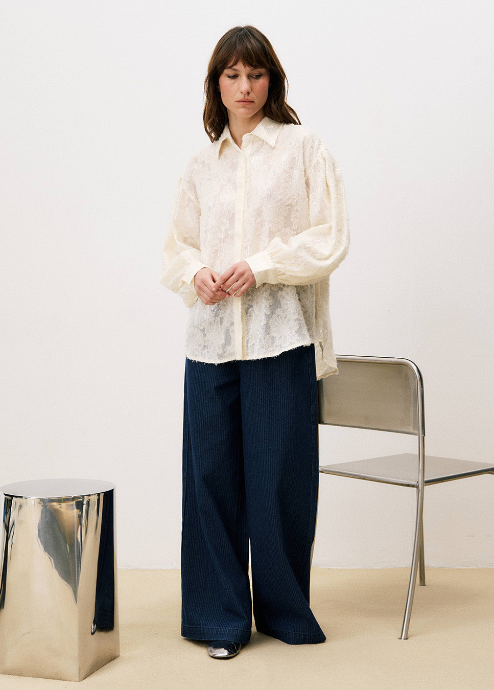 FRNCH Candi blouse met pailletten creme voorkant model met blauwe jeans