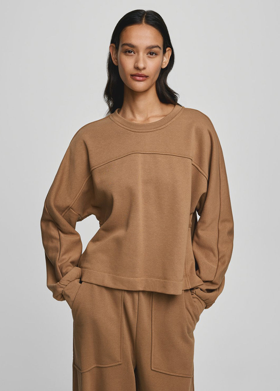 MSCH Copenhagen MSCHBriena Slit Sweatshirt beige voorkant model