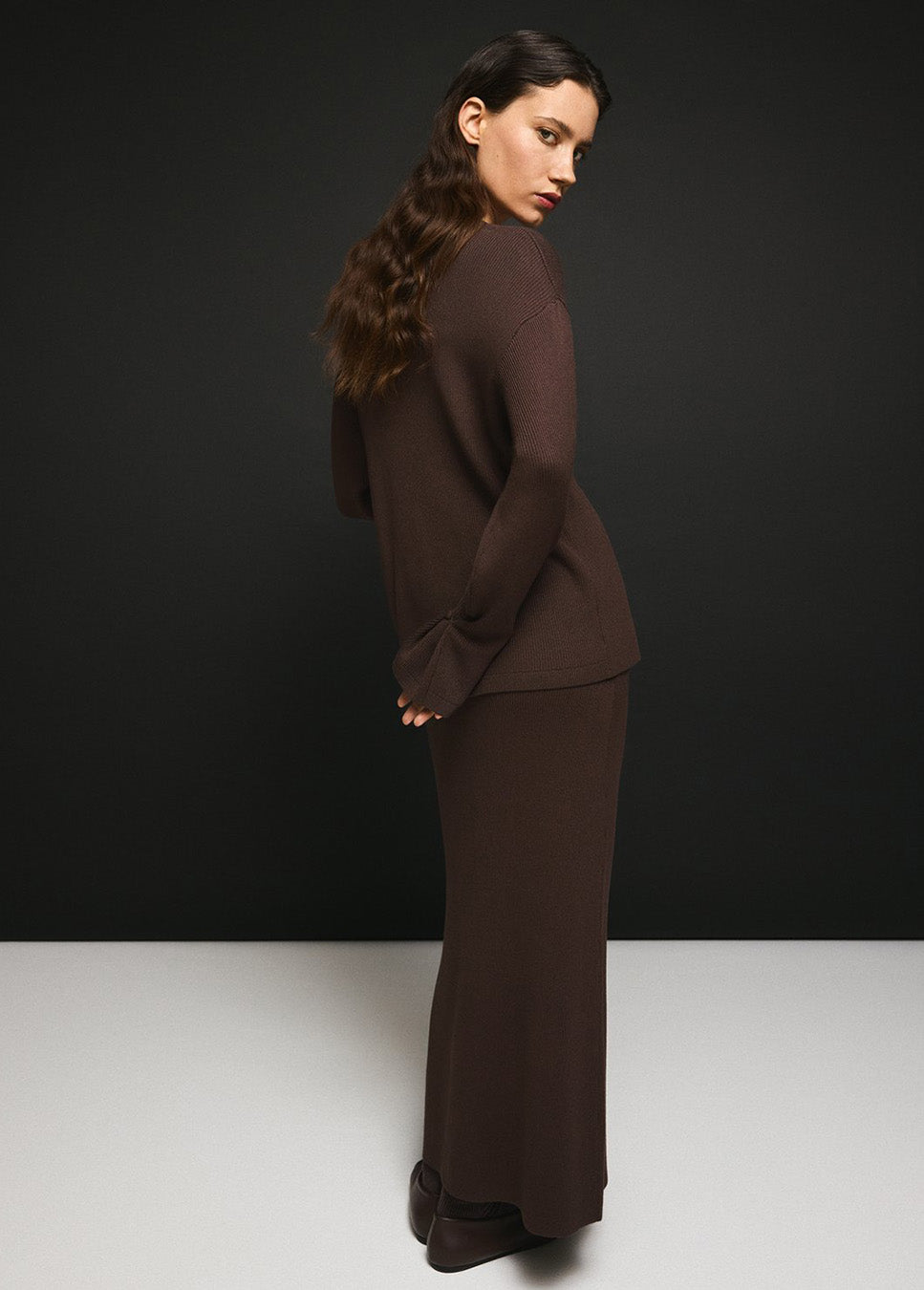 MSCH Copenhagen MSCHElfrida rok midi rib bruin achterkant model met bijpassende trui
