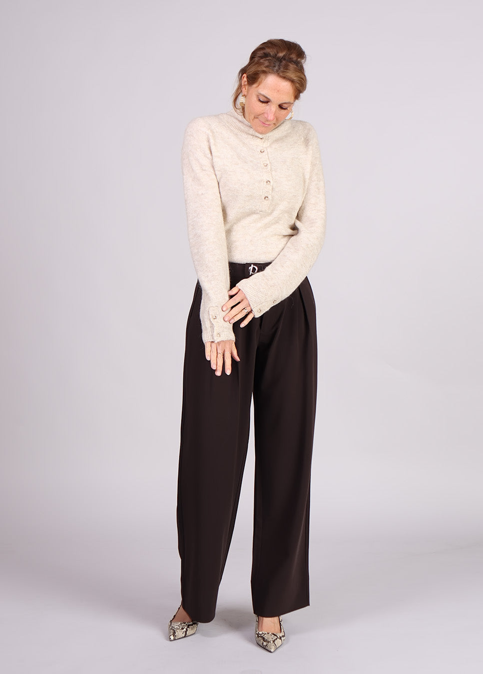 MSCH Copenhagen MSCHMilania Hope M trui wol beige op model bruine pantalon