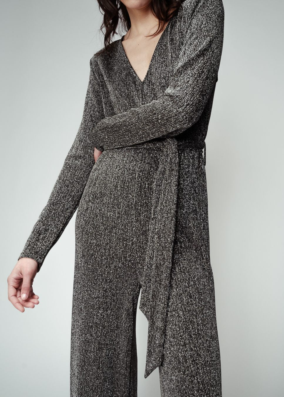 Close up zilveren glitter olivia dames Grace & Mila jumpsuit