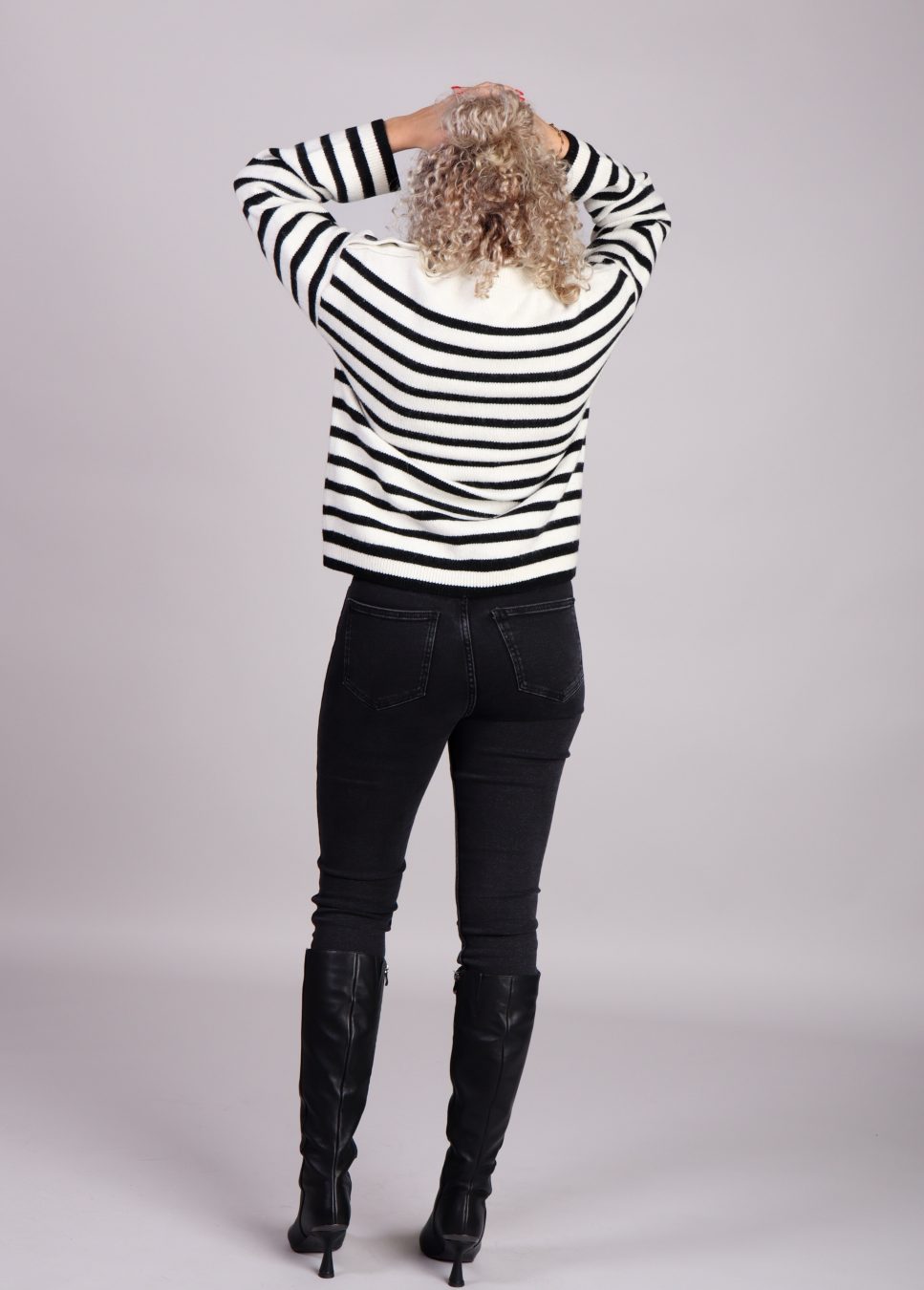 Homage denim dames jeans Carrie zwart op model achterzijde