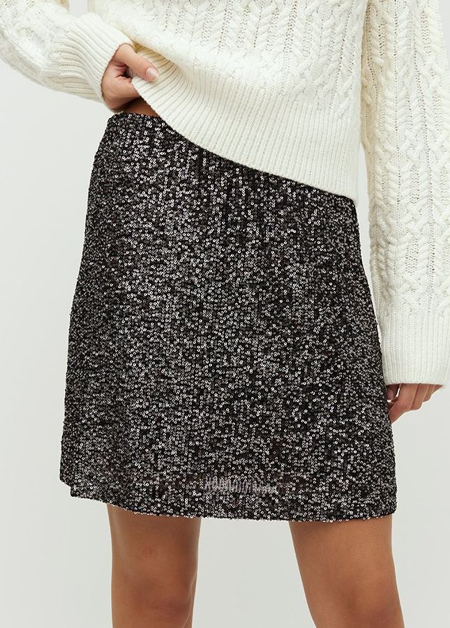 Minirok met pailletten van het merk mbyM. De korte zwarte rok heeft een elastische tailleband, pailletten en een mini lengte. Combineer de rok met een fijne gebreide trui voor een casual chique look of combineer de rok met de bijpassende zwarte paillettentop. Shop zwarte en blauwe pailletten rokken bij Boetiek Aniek.