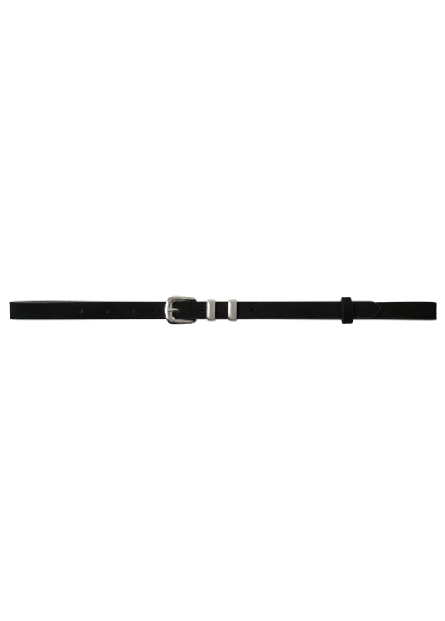 Online dameskleding Boetiek Aniek I Zwarte riem van het merk Grace & Mila. De zwarte riem met suède-effect heeft een zilveren metalen gesp. Benadruk je taille met deze mooie riem, draag de riem op een maxi-jurk. Shop de nieuwe collectie dames riemen, zwarte damesriemen, riem met zilveren gesp, damesriem, zwarte riem.