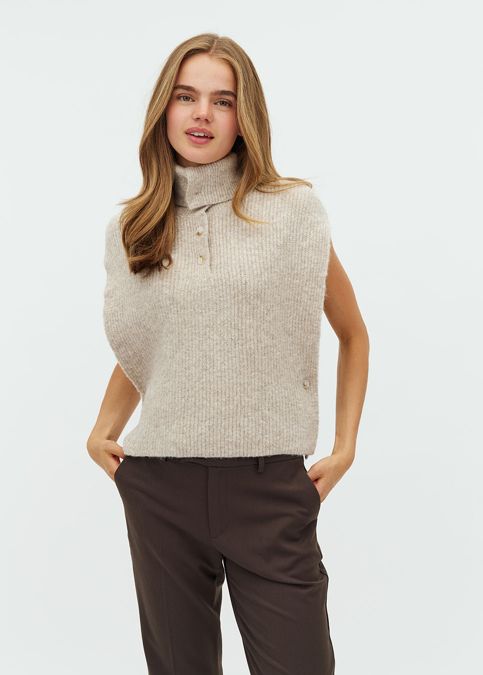 mbyM Tristiana-M spencer gebreid met col beige voorkant model