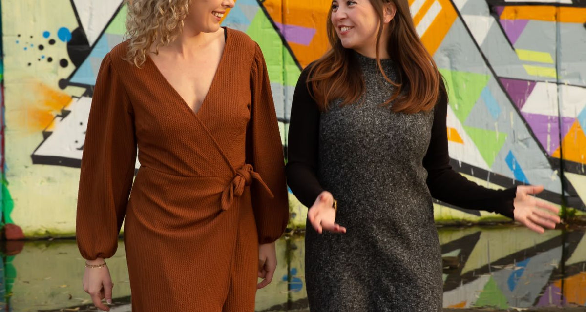Wat zijn de kleding trendkleuren voor lente/zomer 2022? Wij hebben de kleurentrends voor je op een rijtje gezet: Blauw, groen, roze, botergeel, zwart-wit en neutrale kleuren.  