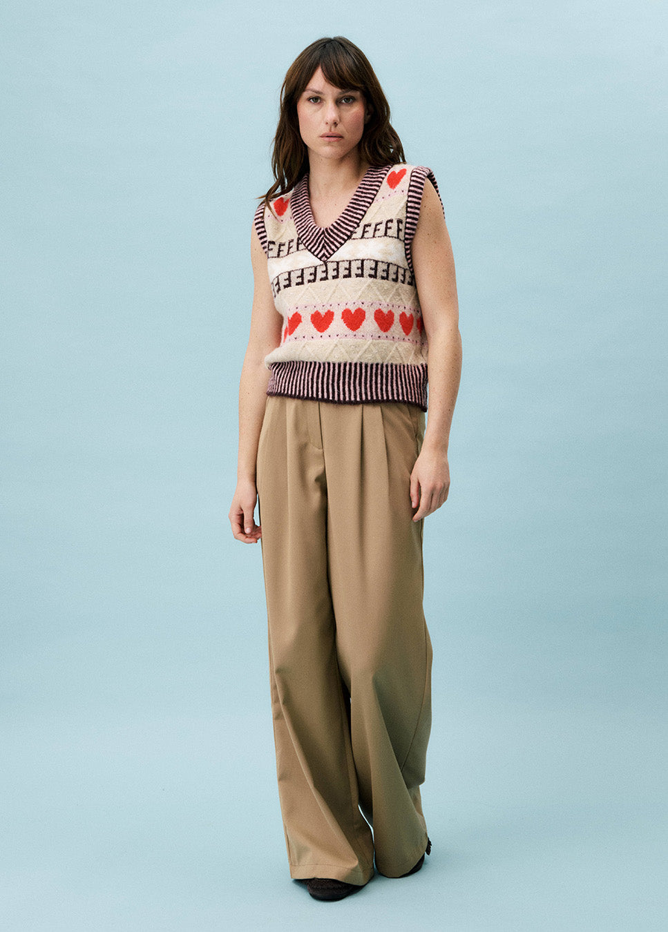 FRNCH Apollon pantalon wide-leg beige voorkant model met beige spencer