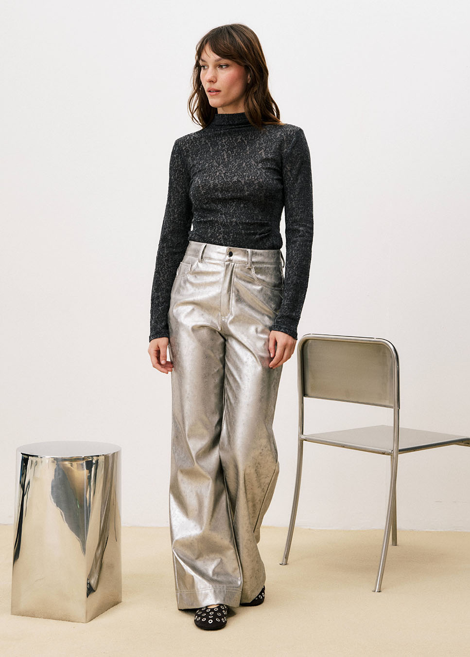 FRNCH Cristalle broek wide-leg zilver voorkant model met zwarte kanten top