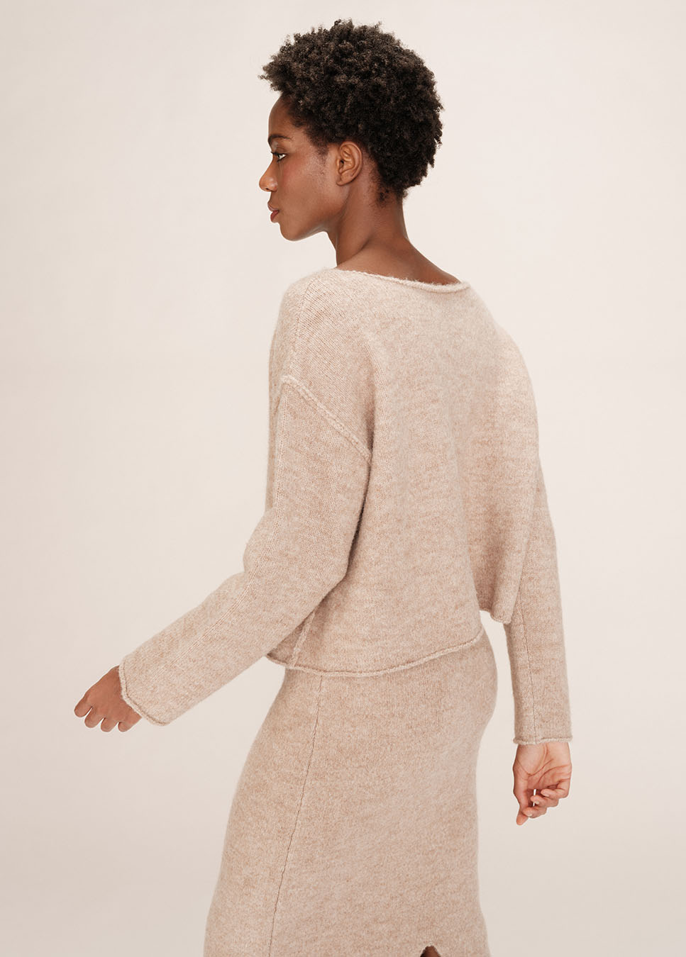 Grace & Mila Tamino trui wol beige achterkant van model