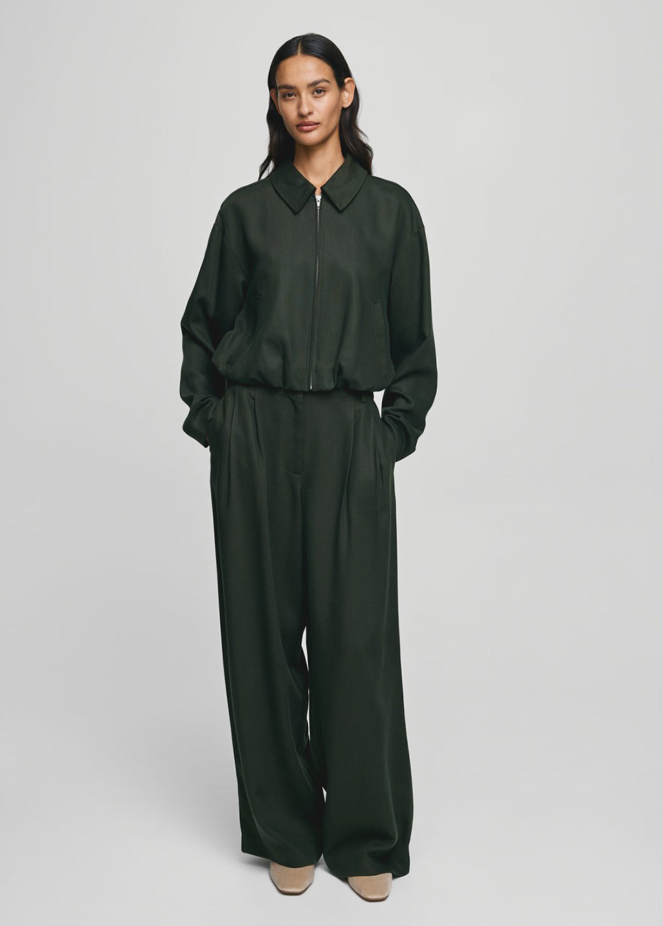 MSCH Copenhagen MSCHEsterika Pants wide-leg groen voorkant model met groen jasje